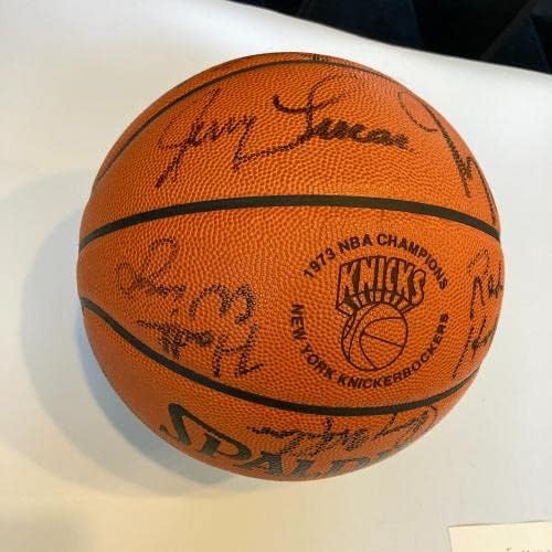 1972-73 Ню Йорк Никс, екипът на Шампионите на НБА, Подписа договор за игра на баскетбол NBA JSA COA - Баскетболни топки с автографи